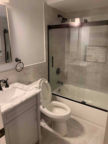 Building Photo - 9 Greenwood Dr