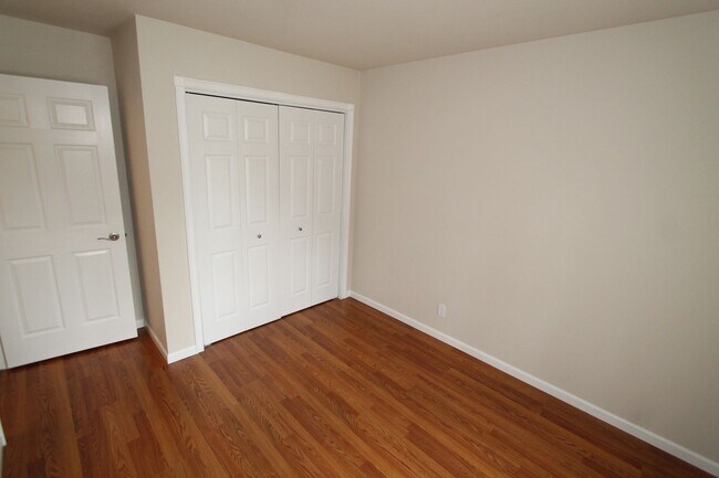 Building Photo - Beautiful 4 bedroom colonial in Lake Geneva
