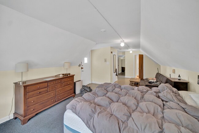 Building Photo - 2137 Maple Ave