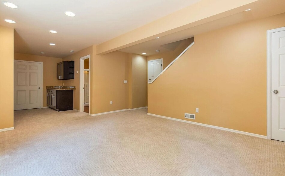 Building Photo - 16759 SE 48th Pl