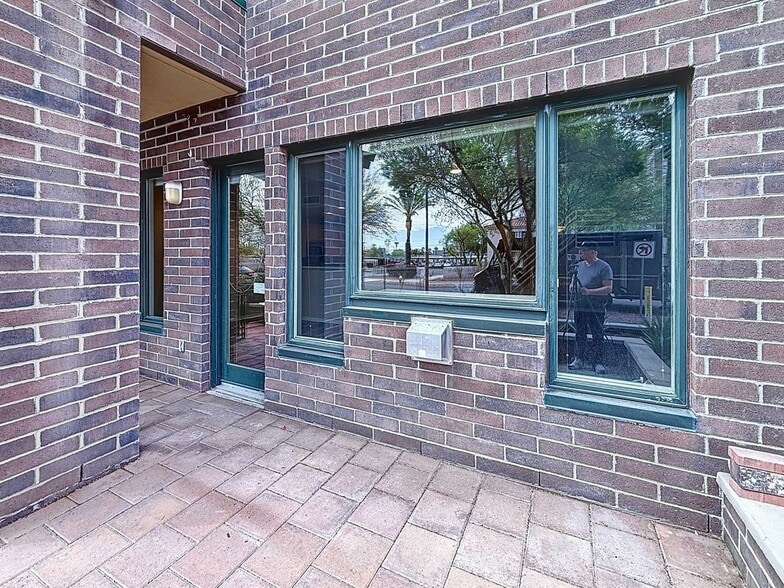 Building Photo - 16 W Encanto Blvd