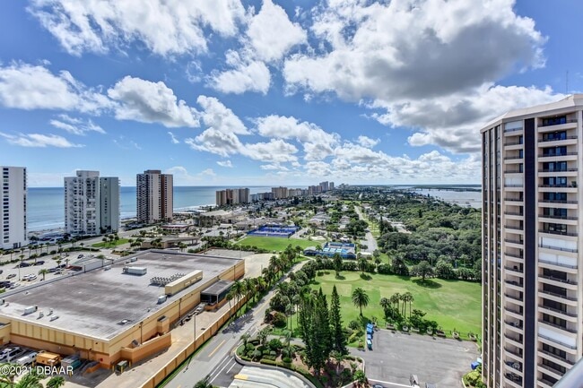 Building Photo - 1 Oceans W Blvd