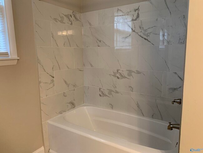 Building Photo - 2602 Vinyard St NE