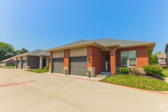 Building Photo - NEW LUXURY 2 BED 2 BATH 1 CAR GARAGE DUPLEX