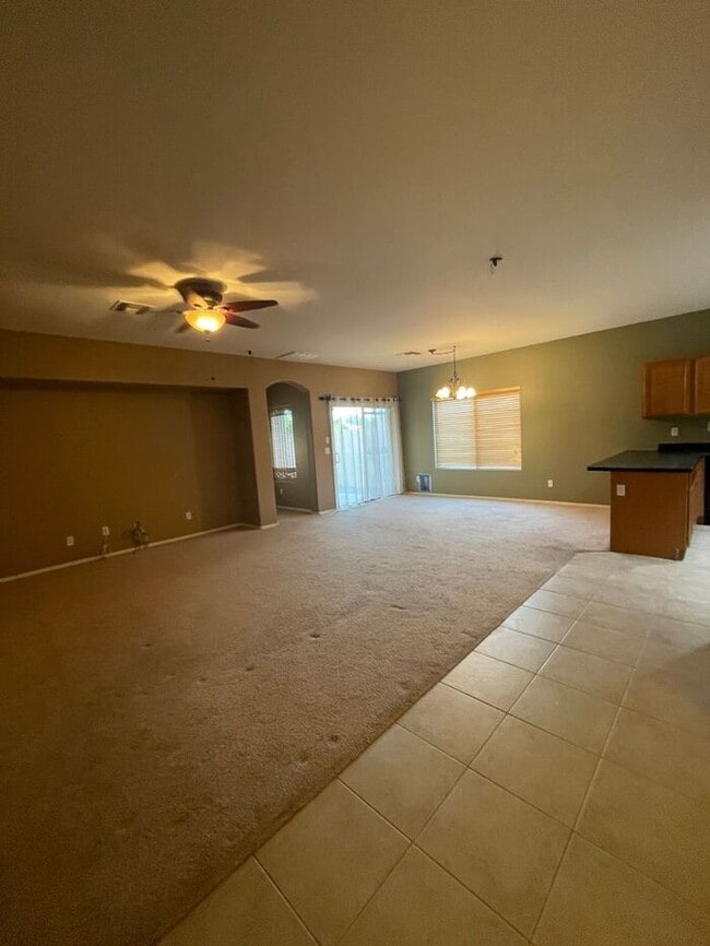 Building Photo - READY TO VIEW NOW! Spacious 3 Bed 2 Bath Home in Surprise Farms!