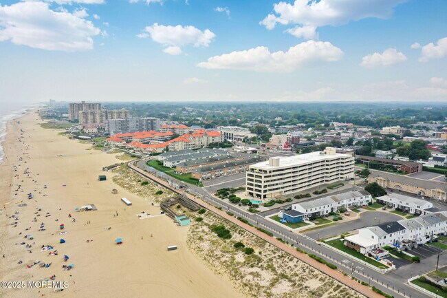 Building Photo - 525 Ocean Blvd