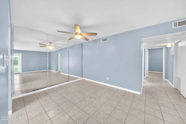 Building Photo - 2100 W Beach Dr