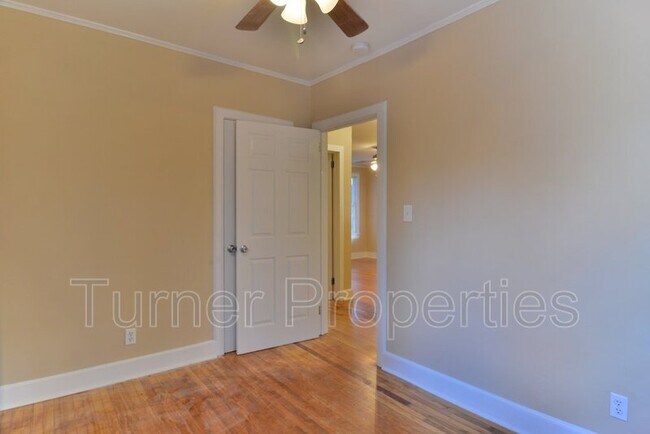 Building Photo - 2729 Kingswood Dr