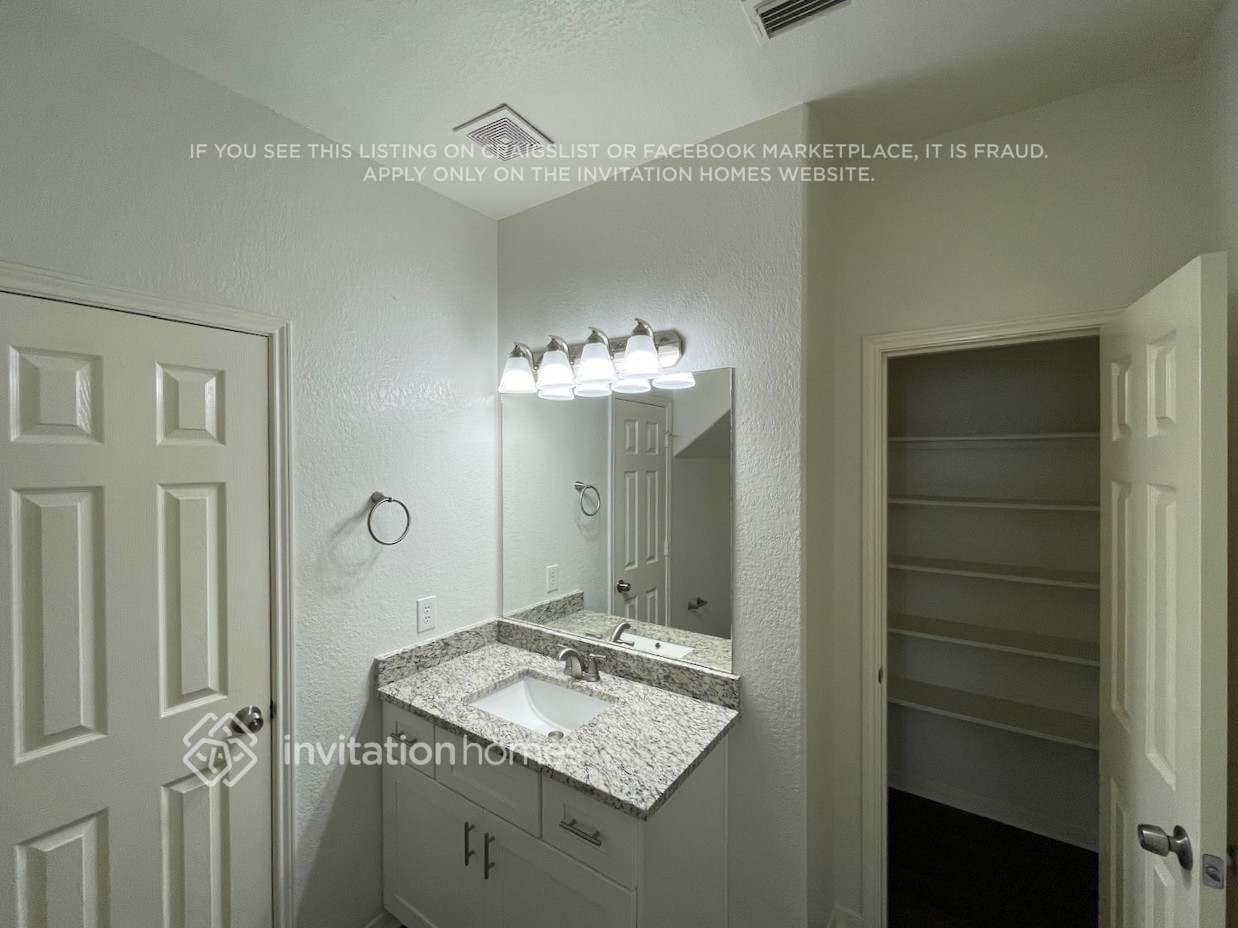 Building Photo - 19115 Badger Ct