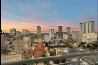 Building Photo - 133 NE 2nd Ave