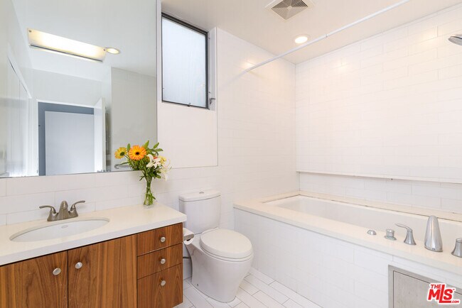 Building Photo - 1513 Orange Grove Ave