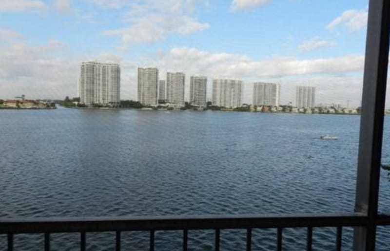 Building Photo - 17500 N Bay Rd