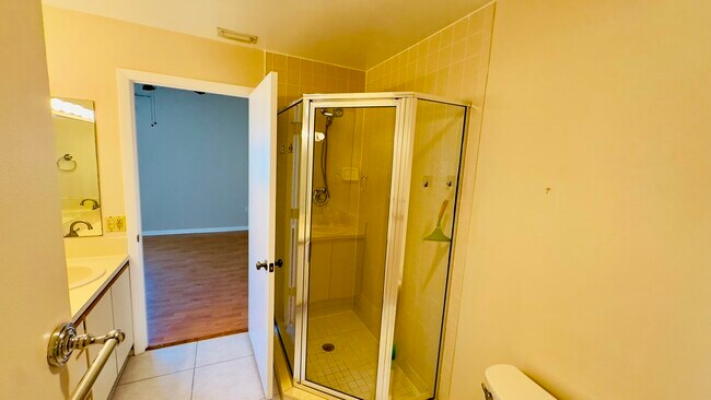 Building Photo - 107 Half Moon Cir