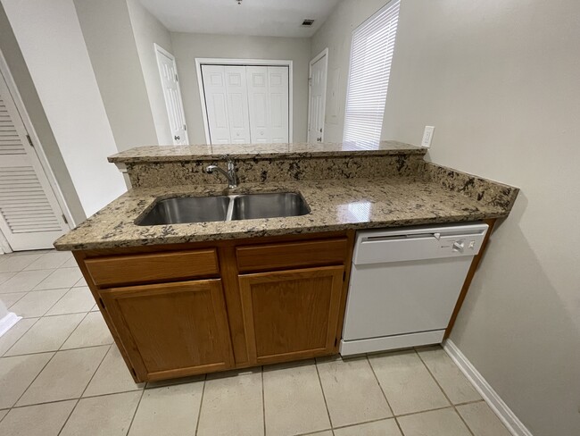 Building Photo - 1500 Iris Dr