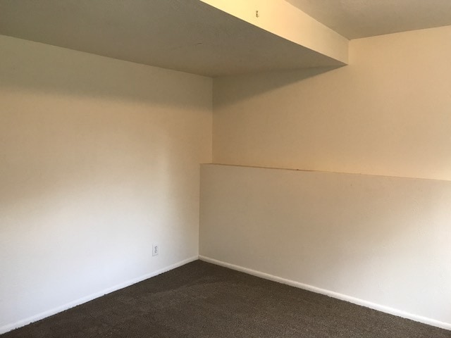 Building Photo - Spacious West Jordan Home w 2 car attached...