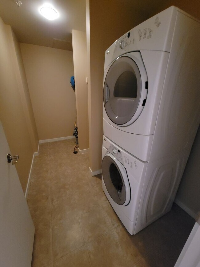 Building Photo - Luxury, Spacious 1 bedroom Apartment in Boulder at the Famous Peloton