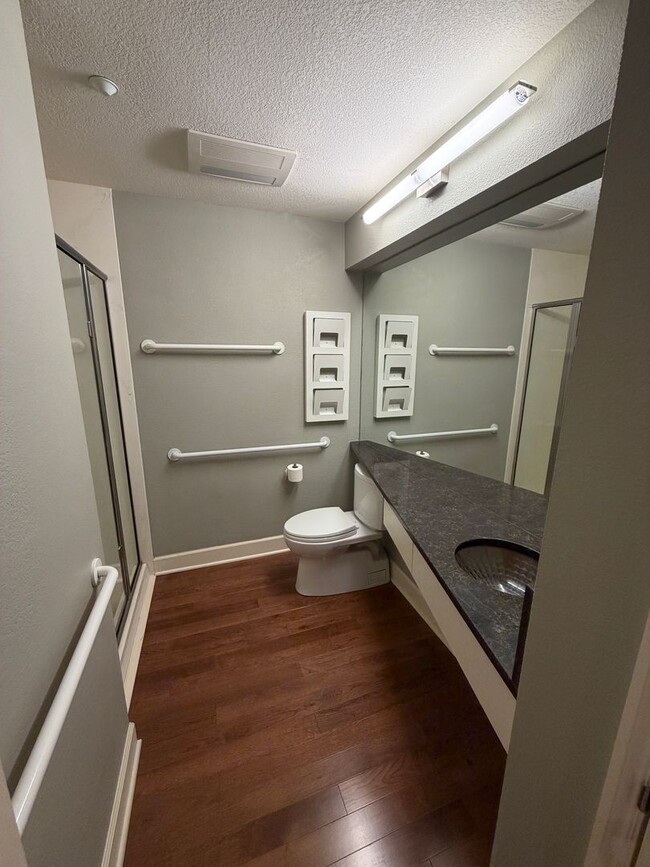 Building Photo - WONDERFUL COLUMBIA SHORES CONDO!