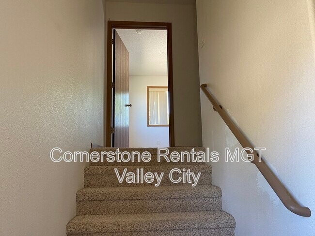 Building Photo - 508 10th Ave SE