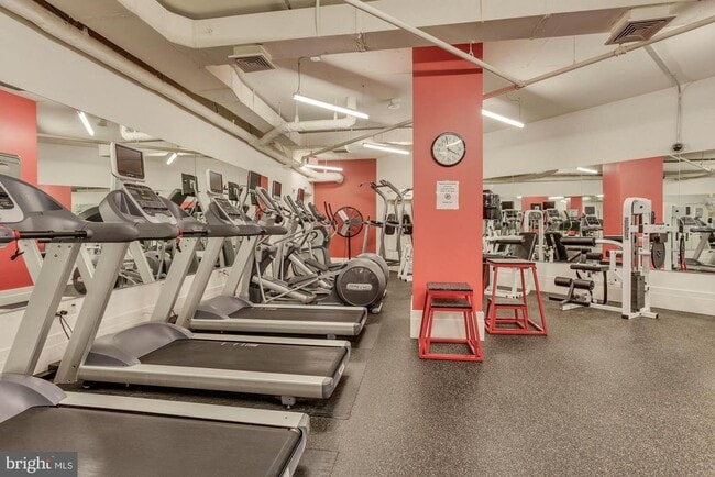 Building Photo - 2425 L St NW