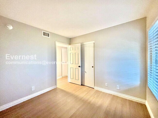 Building Photo - 9 Vía Espiritu