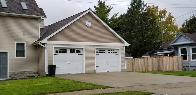 Building Photo - 1045 Marquette St