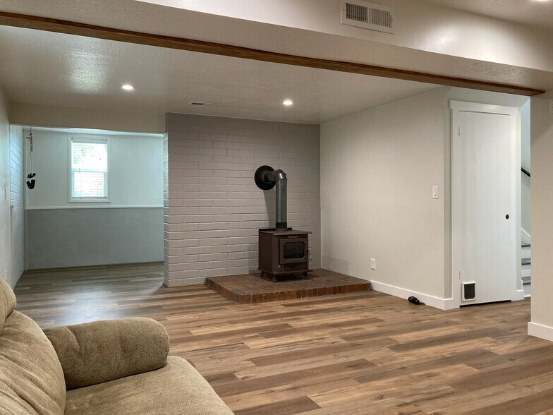 Building Photo - 1511 E 975 N