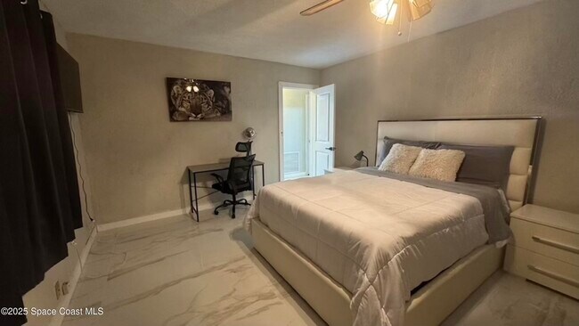 Building Photo - 496 Poinciana Dr