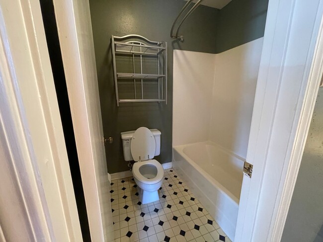 Building Photo - Townhome in Gated Community