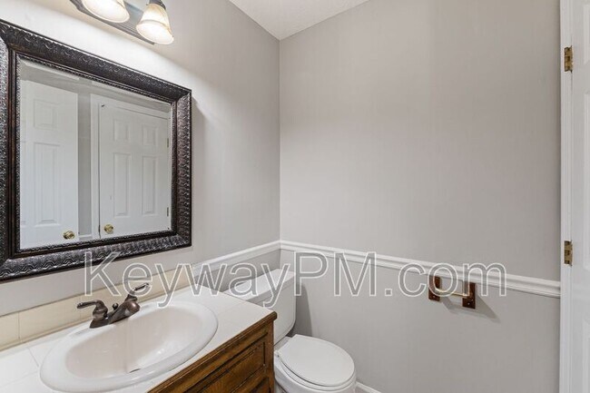 Building Photo - 255 Silver Maple Rd