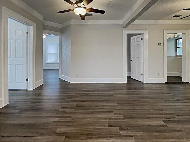 Building Photo - 3734 Burlington Ave N