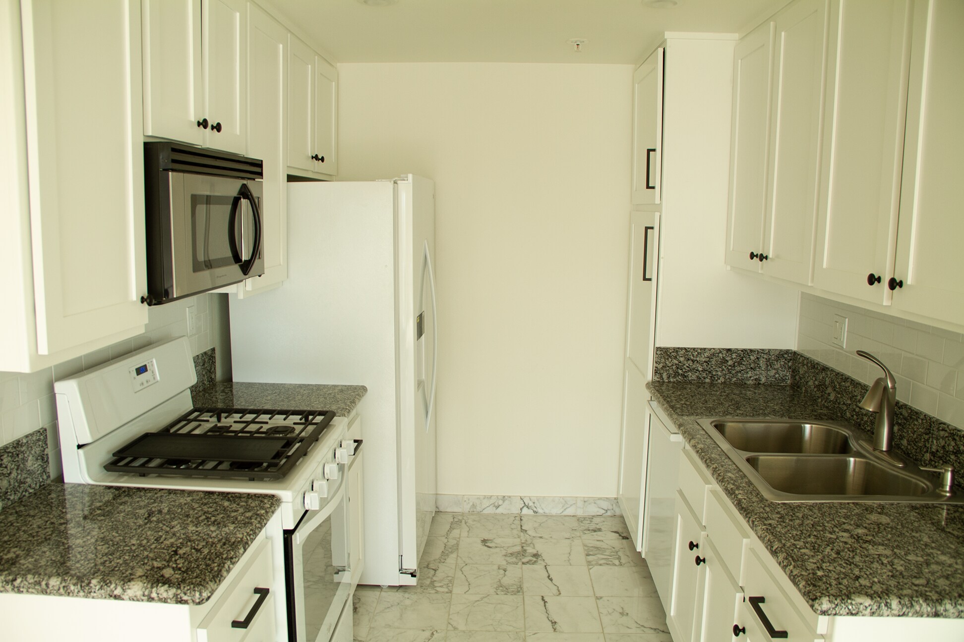 Building Photo - 565 Esplanade