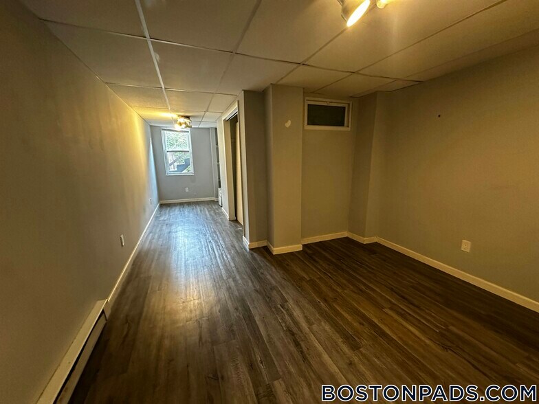 Building Photo - 195 Maverick St