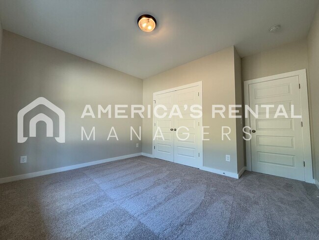 Building Photo - Home for rent in Riverside! Available to View Now!