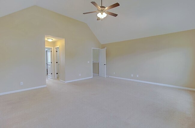 Building Photo - 935 Mustang Ln NE