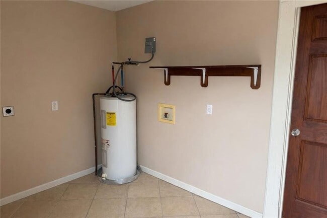 Building Photo - 1737 Duels St