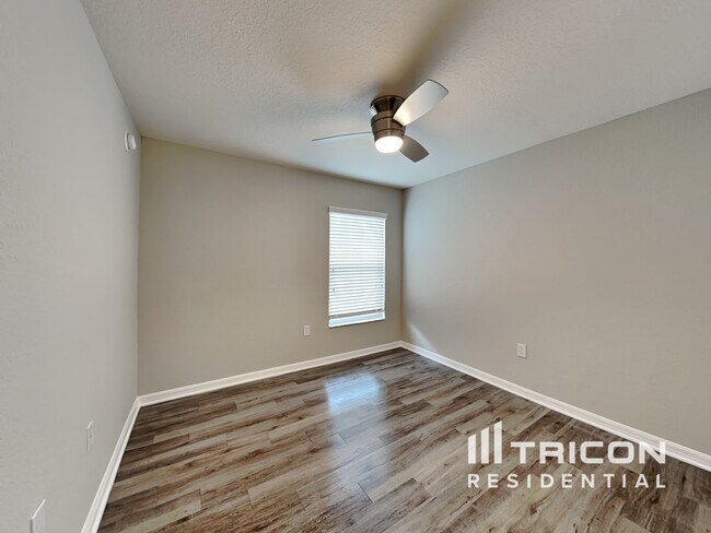 Building Photo - 705 Persian Dr