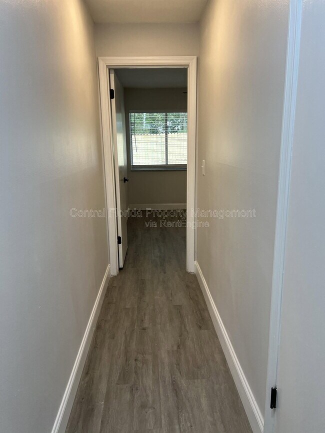 Building Photo - 914 Robinhood Ct