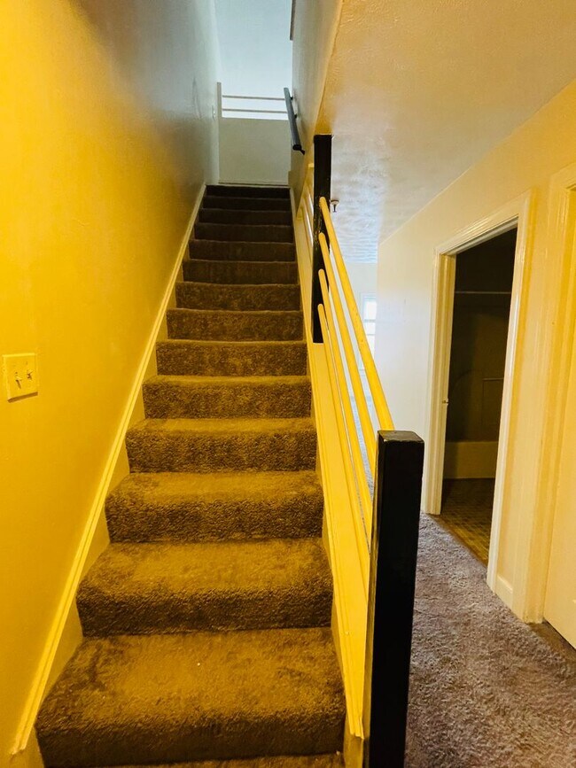 Building Photo - 1731 E Main St