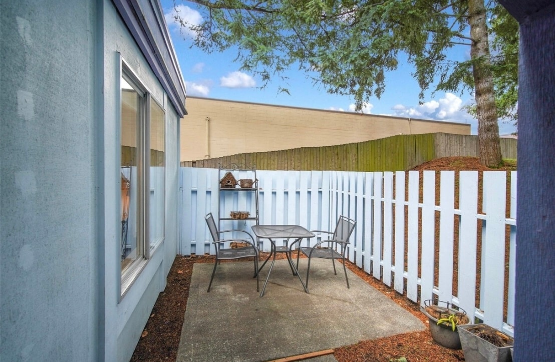 Building Photo - 4300 NE Sunset Blvd