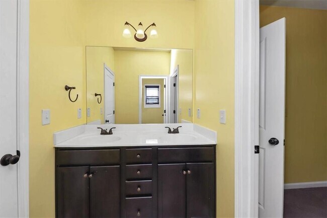 Building Photo - 6059 Cove Park Dr