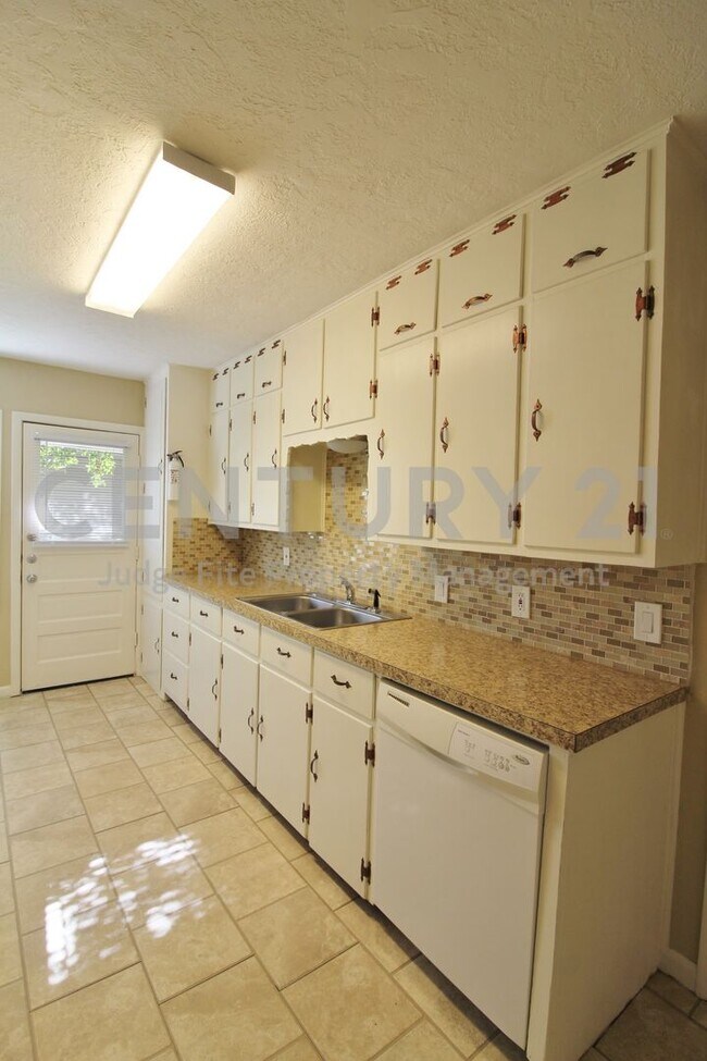 Building Photo - Charming 3/1/1 in Castleberry ISD For Rent!
