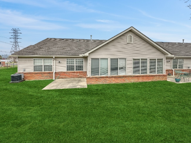Building Photo - Beautiful 2 Beds 2 Baths Villa w/ Sunroom ...