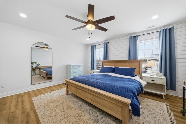 Building Photo - 9610 7th Bay St