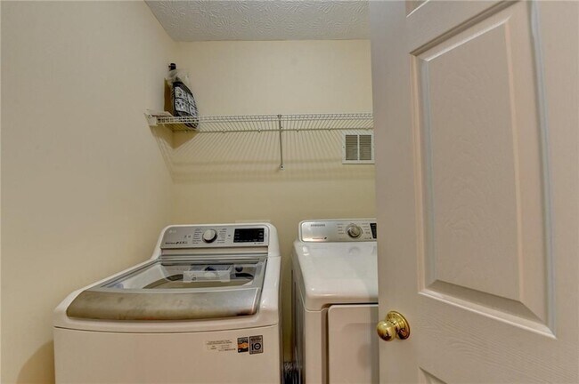 Building Photo - 3380 McClure Woods Dr