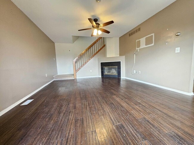 Building Photo - 2011 Vine Way Dr