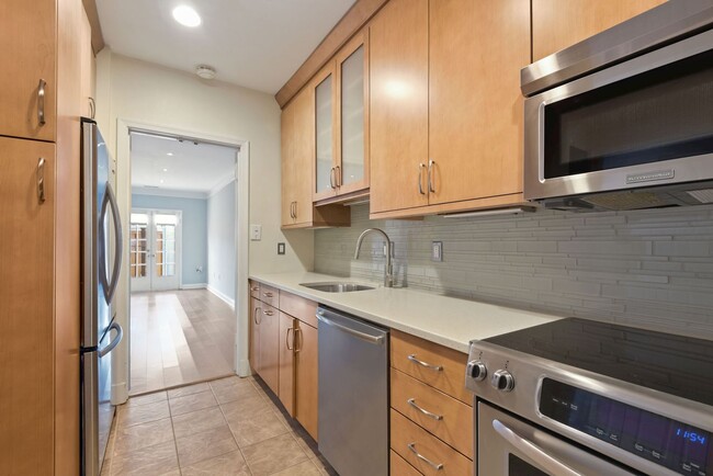 Building Photo - Available Now! 2 Bedroom 2.5 Bathroom Cond...