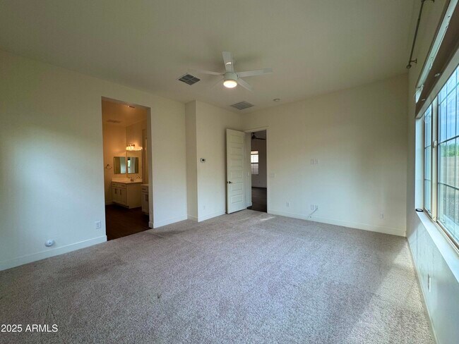 Building Photo - 4511 E Walter Way