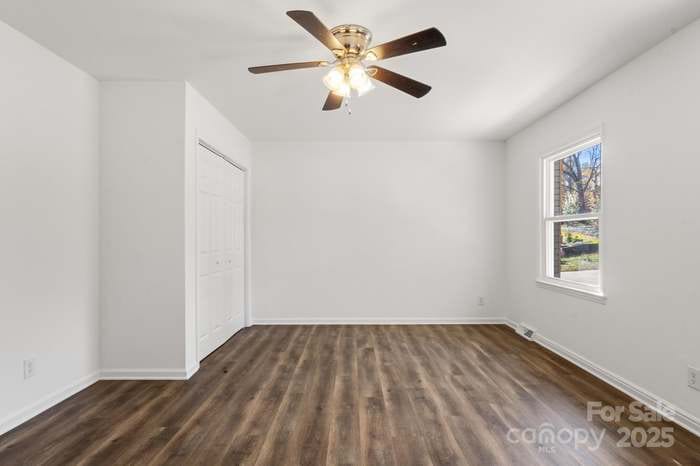 Building Photo - 5116 Carriage Dr Cir