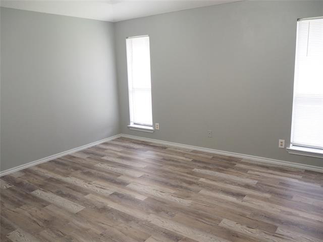 Building Photo - 924 Summer Trail