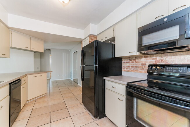 Building Photo - 3265 Lalani Blvd